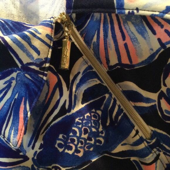 Lilly Pulitzer Booker Popover UPF 50 in Reel Life Dark Navy Large - Picture 4 of 6